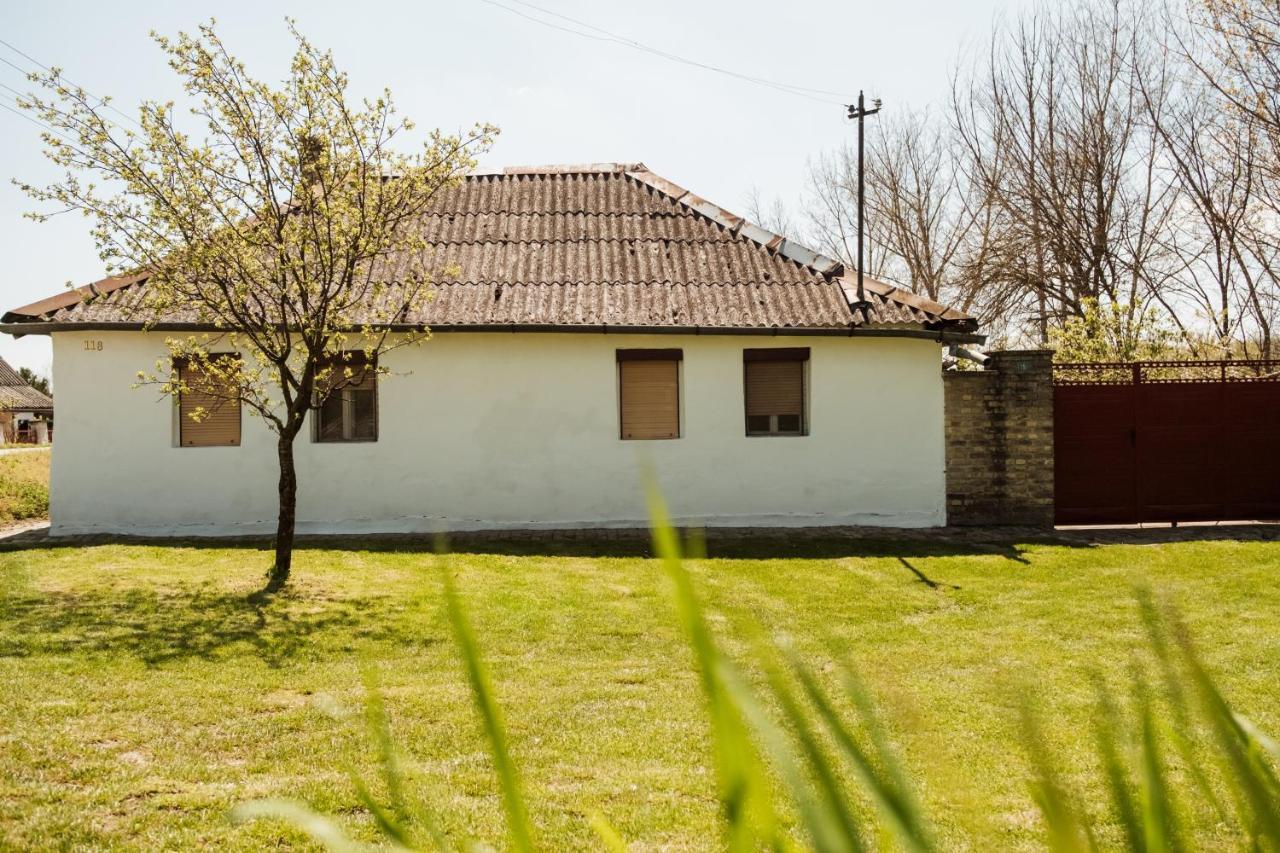 Вилла 'Monas' House Backi Monostor Экстерьер фото